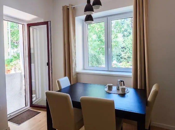 Franckina Hisa * Izola