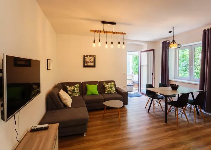 Franckina Hisa * Izola